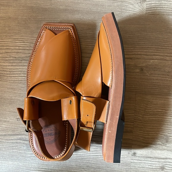 NEW SEENGAR LEATHER SANDALS TAN SIZE 8.5 MENS - Picture 3 of 4